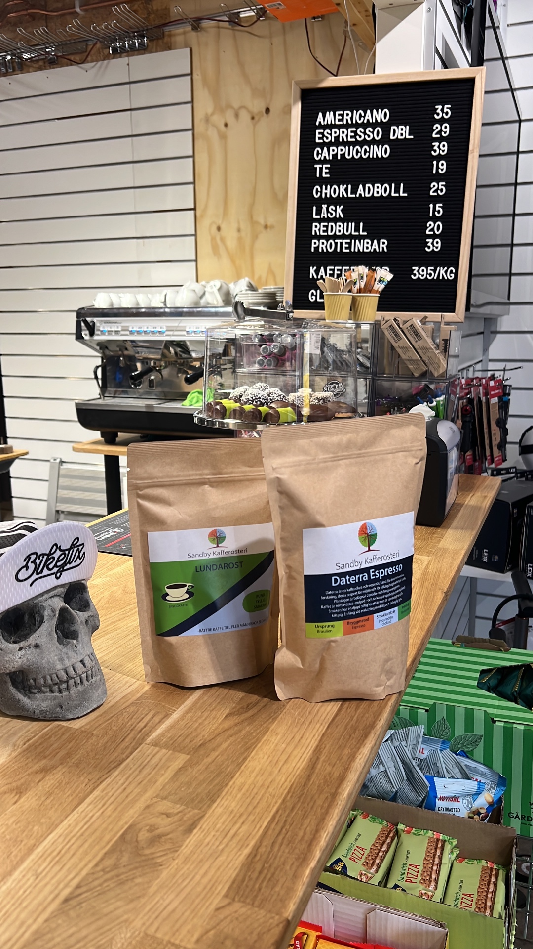 Kaffebönor från Sandby Kafferosteri – Daterra Espresso och Lundarost – i butiken