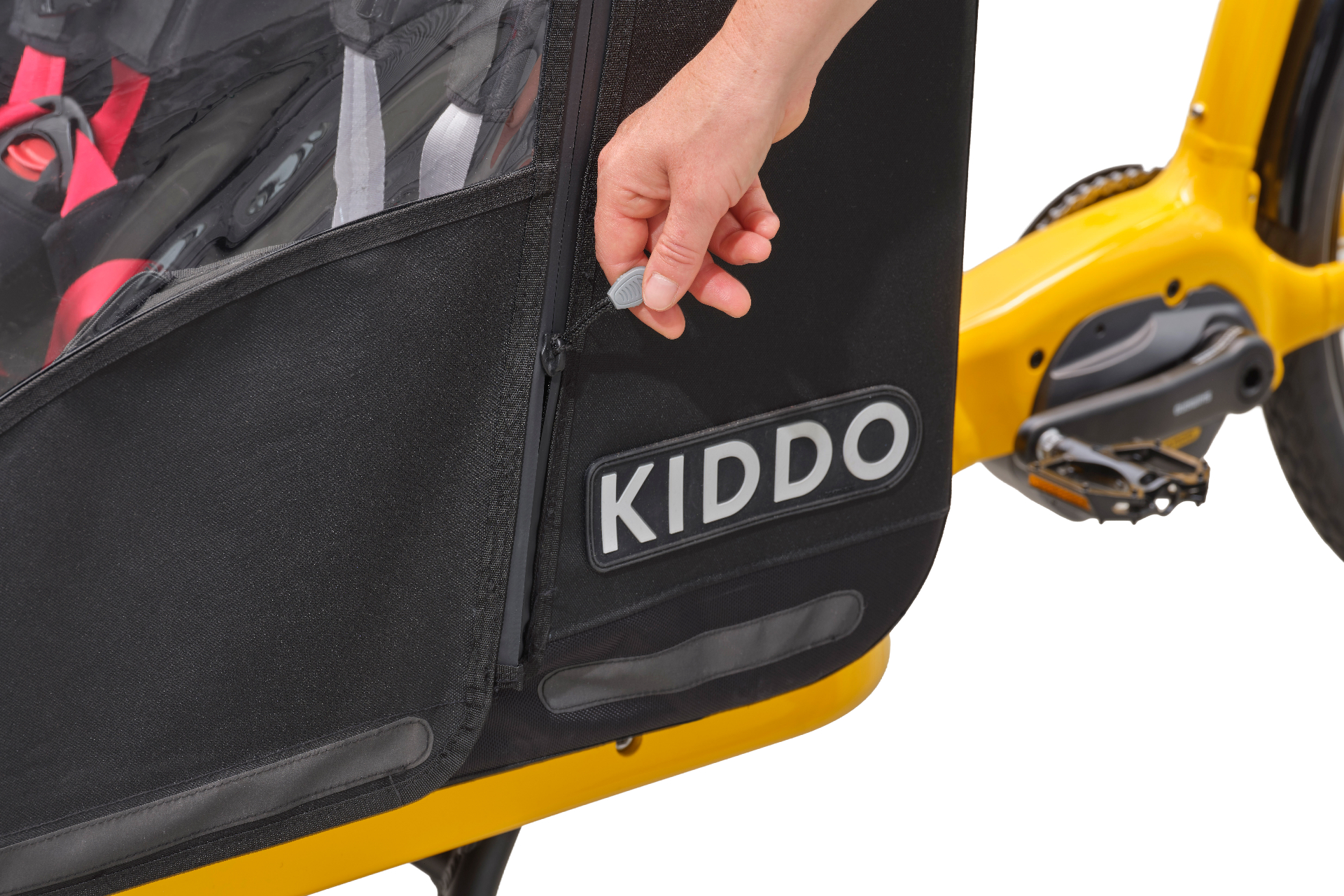 Kiddo dragkedja och KIDDO-logga i detalj