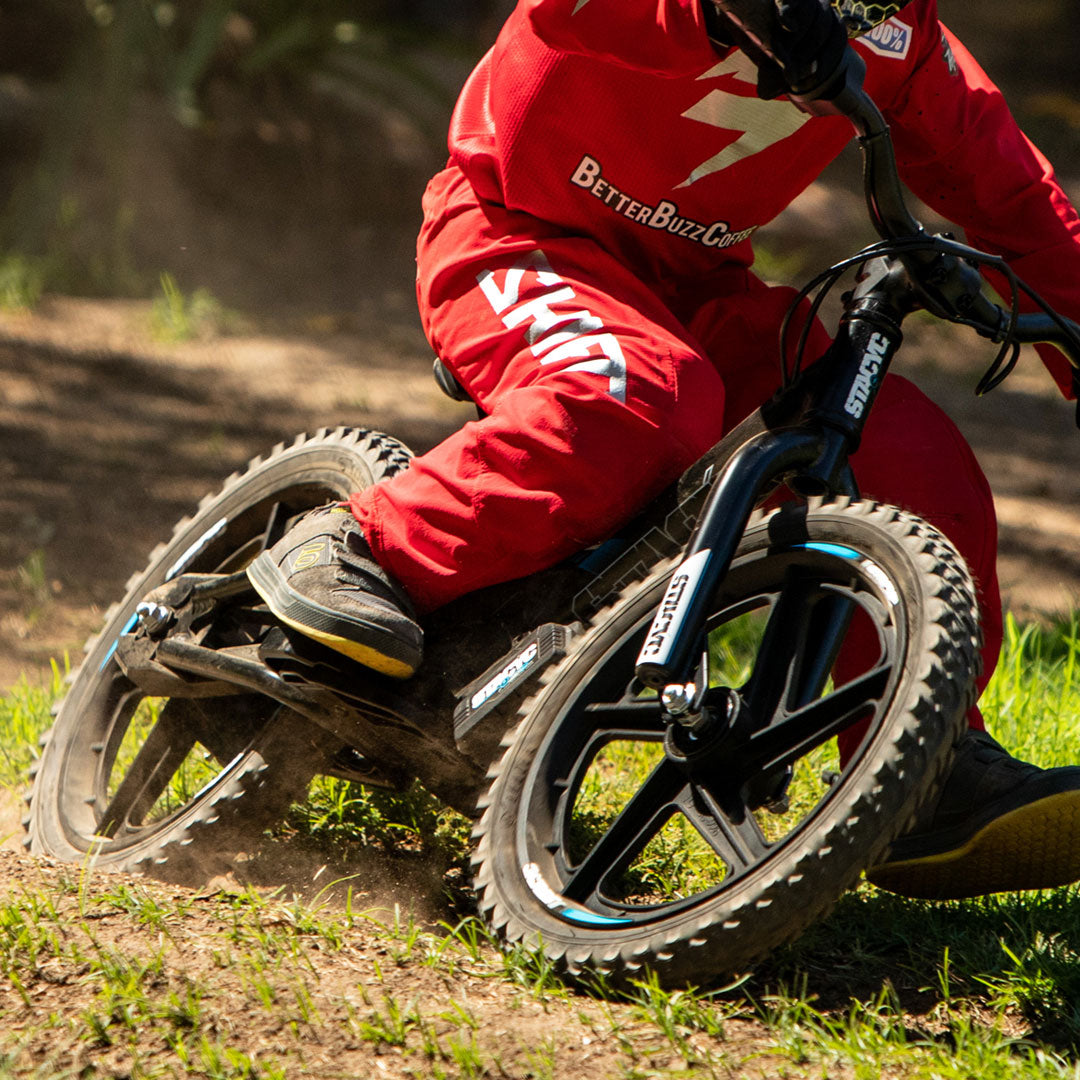 ALT="STACYC 16eDRIVE BRUSHLESS elektrisk balanscykel för barn"
